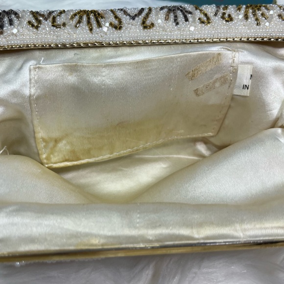 Vintage Gold-Pewter-White Beaded Clutch. - Picture 12 of 13